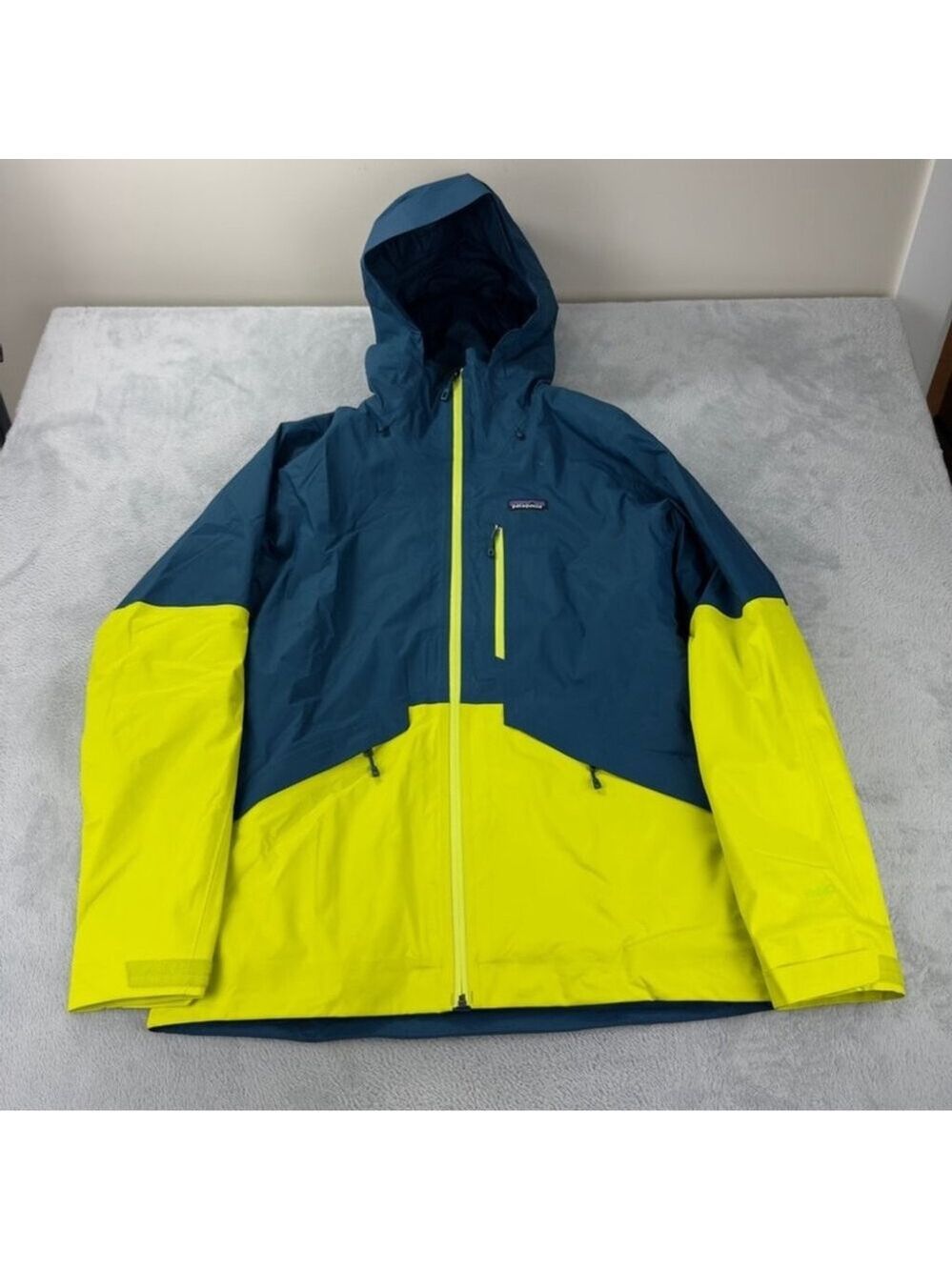 Patagonia NWT Men's Size Medium Insulated Snowshot Jacket 31080 Style Number